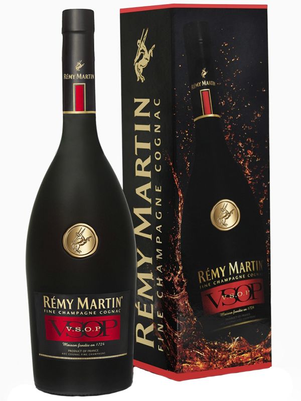 Коньяк Remy Martin VSOP від ​​4 років витримки 40% в подарунковій упаковці